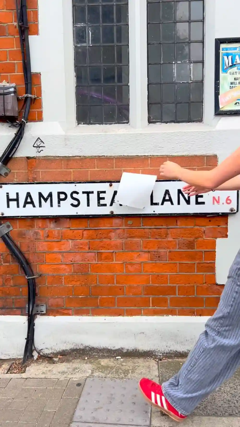 Join us tonight for our weekly pub quiz!! Enjoy a Sunday roast to accompany you as you win the £100 bar tab 💰 @urbanpubsandbars #pubsofinstagram #highgatevillage #highgate