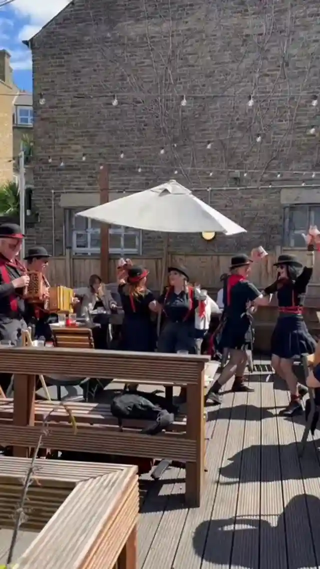 The most unexpected guests in our beer garden today 🕺🏻💃🏻 join us for more fun in the sun!