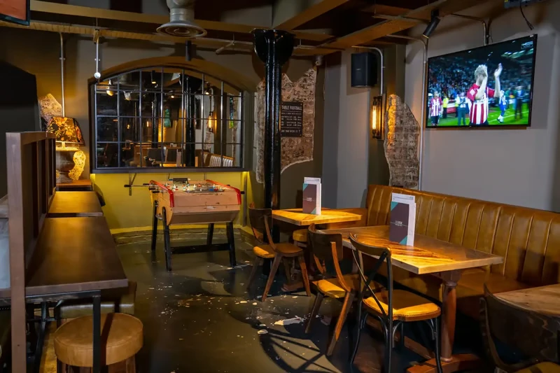 Bar Kick at The Shoreditch Arms is the go-to spot for live sport in Shoreditch, now with a refreshed look and an even better atmosphere. In our basement bar, you’ll find six huge screens showing all the action, from the Premier League and Formula 1 to top rugby fixtures and more. We can screen up to three games at once, so you’ll never miss a moment, all while enjoying some classic pub grub and some top drawer drinks.
