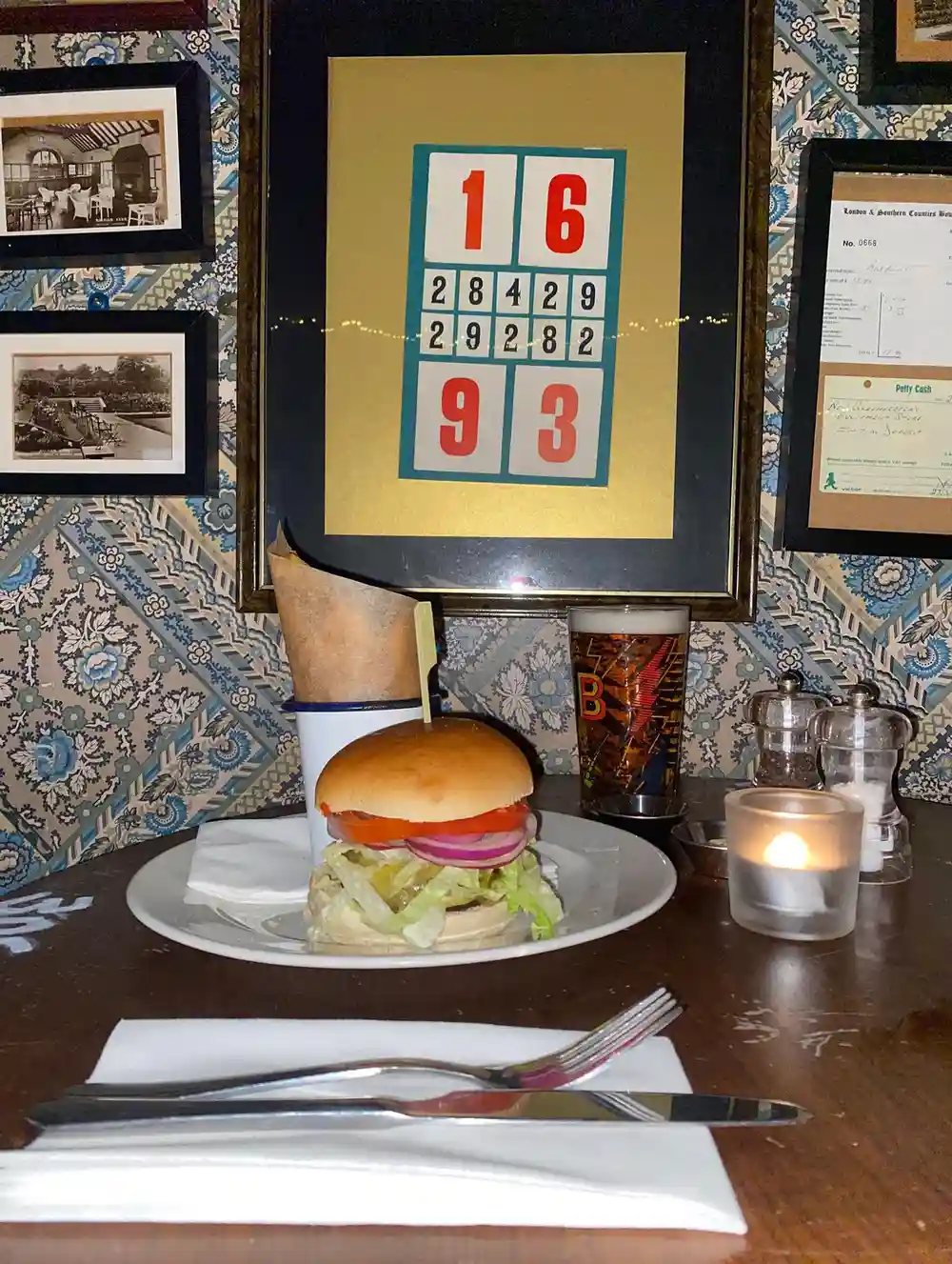 Celebrate International Burger Day with us! Enjoy a range of exciting burgers this Thursday 21st 🍔🍟