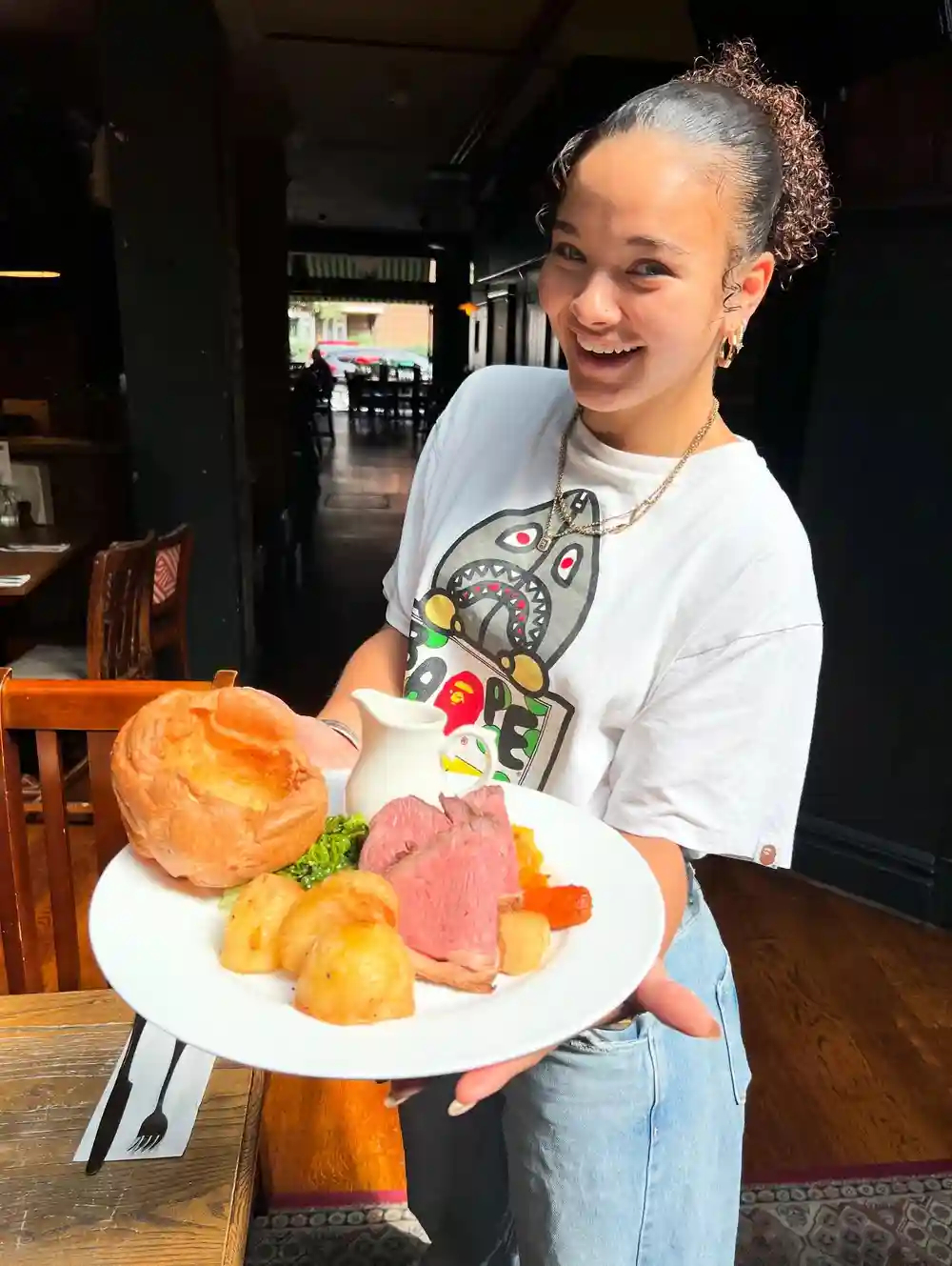 It’s Sunday and here’s Yandeh with one of our delicious Beef roasts. Still plenty of space this afternoon to head over to us and enjoy the perfect Sunday. ☀️
.
.
.
.
#sunday #roast #whitelionn4 #finsburypark #stroudgreen #urbanpubsandbars #bloodymary #roastbeef #sundaylunch