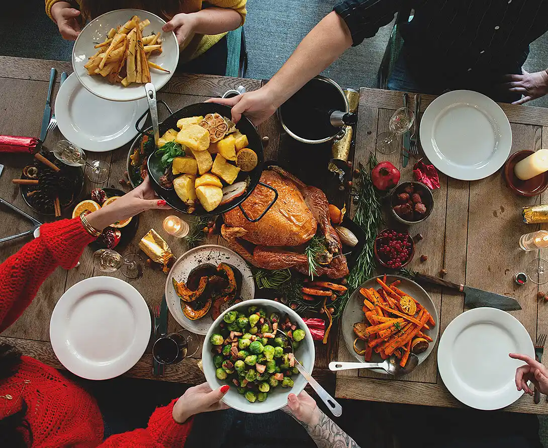 Right in the heart of the City, Fleets is the go-to for post-meeting pints and relaxed team socials. Close to St Paul’s but away from the rush, it’s a smart choice to relax. Inside, you’ll find inviting spaces, rich textures, and a menu packed with crowd-pleasers. Perfect for long lunches, quick pints, or lingering evenings.