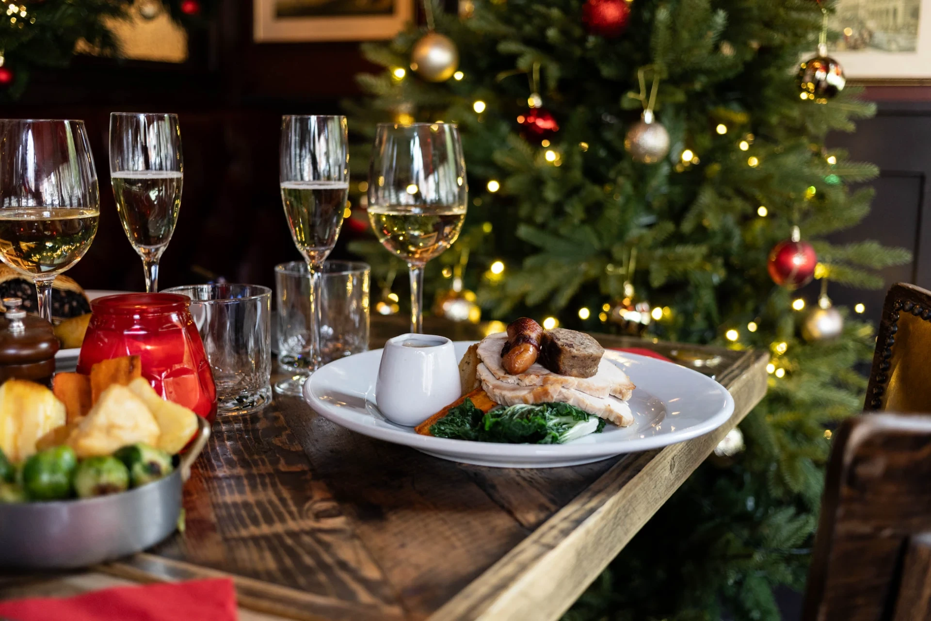 Book your Christmas party at The Highbury Barn Tavern and tuck into delicious food, festive drinks, and plenty of cheer. Bring your favourite people, make brilliant memories, and soak up the good vibes. Don’t miss out—secure your spot today!