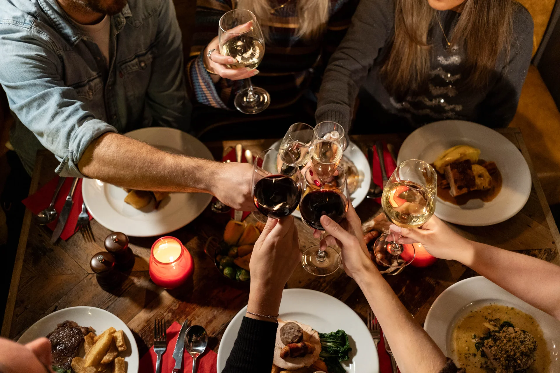 Celebrate Christmas 2025 at Slaughtered Lamb, Clerkenwell with mouthwatering dishes, seasonal tipples, and a welcoming atmosphere. Whether it's friends, family or workmates, gather your crew and let the festivities begin. Book now to avoid missing out!