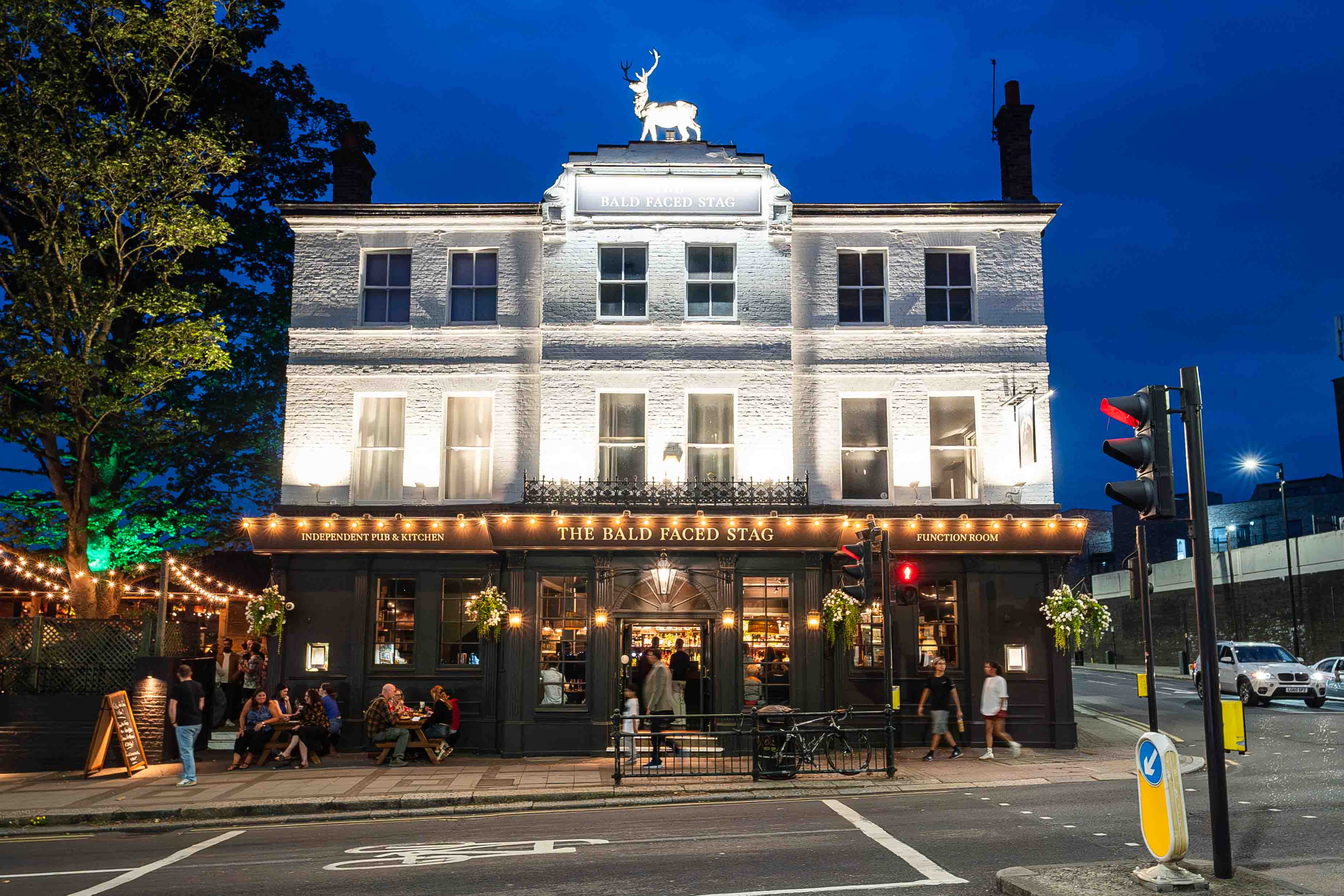 The Bald Faced Stag pub, on the corner of High Road and East End Road, is a beautiful pub with hints of old and new creating an amazing contemporary atmosphere throughout the week. With a menu filled with seasonal specials, pub classics and Sunday roasts to knock your socks off, our dining room is a must-visit for foodies around East Finchley and Muswell Hill. We take pride in our huge pub garden, which is available all year round thanks to our heaters and covers. Our beautiful mother tree stands proud in the centre and makes for a romantic spot.