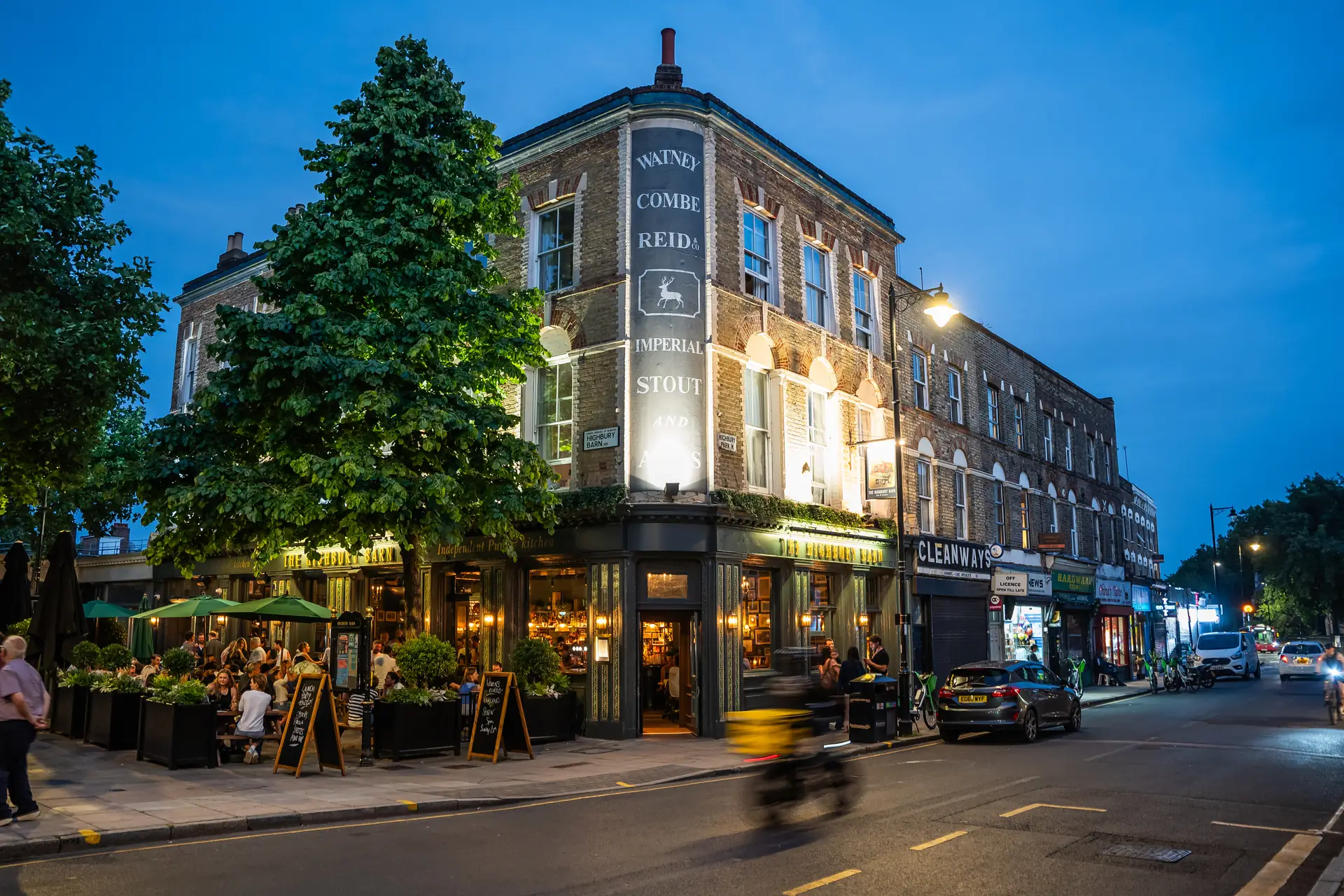 The Highbury Barn Tavern is a welcoming, independent community pub just a stone’s throw from Highbury Fields. We are dedicated to exceptional service, quality produce, and a true sense of hospitality, embracing the essence of a traditional British pub. With charming period features, our pub is the perfect spot for a relaxed drink or meal with friends. Join us for a buzzing atmosphere on game day - we're a short walk from Emirates Stadium - when the Arsenal F.C. faithful gather before and after fixtures, or on Sundays for Islington’s best roast.