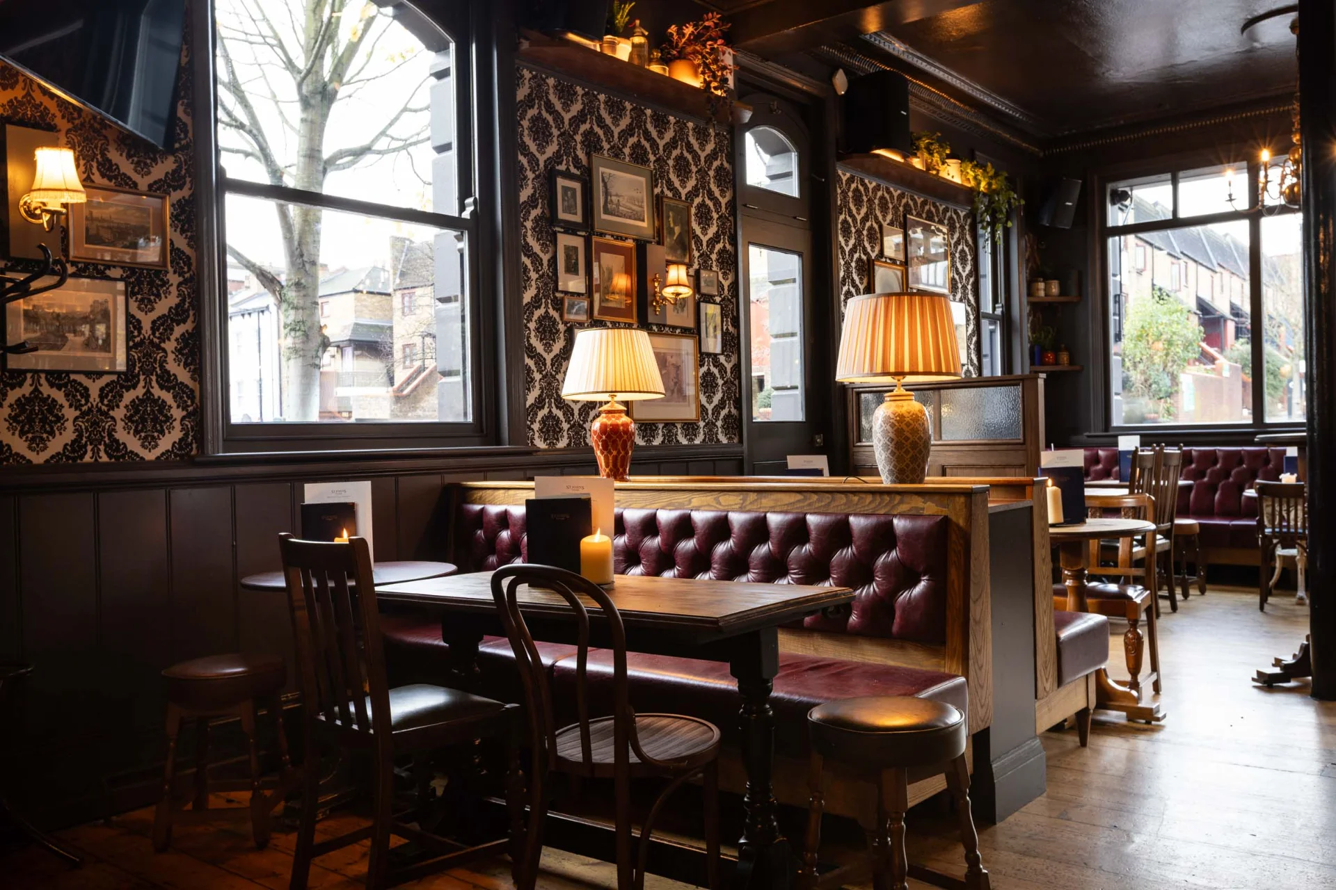 St Johns Tavern an iconic British pub serving seasonal food from a wood fired grill. We compliment our menu with a selection of outstanding cocktails, wines and craft beers. We're found in the lively area of Archway, North London.