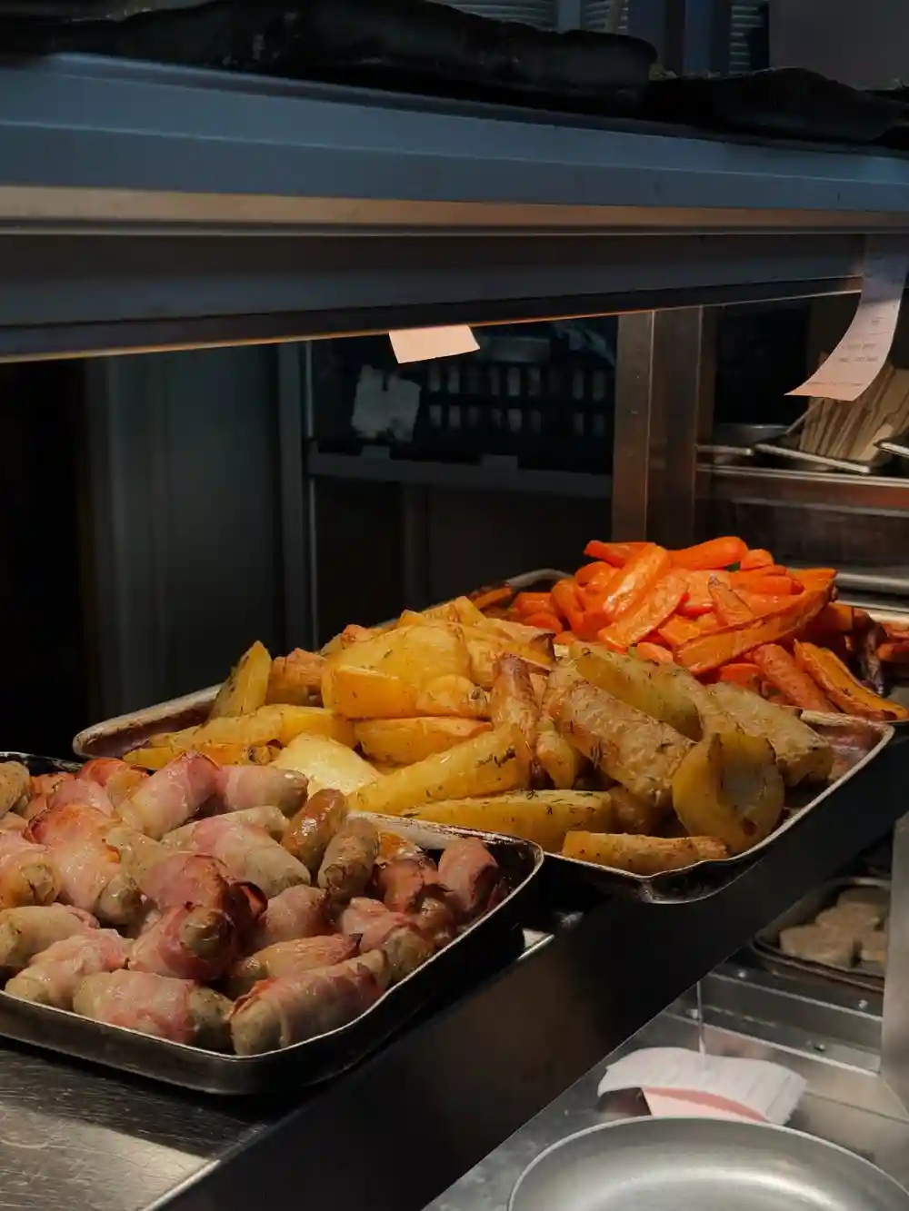 ‘Tis the season for pigs in blankets, golden parsnips, and roasted carrots 🤤🤤