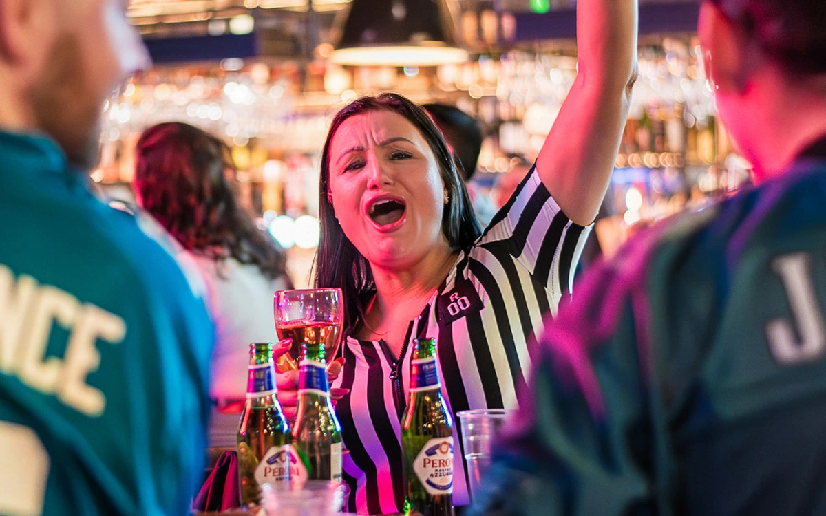 Join us at The Railway on Sunday, February 8, for a live Super Bowl showing. Enjoy the action on big screens with good food, cold pints, and a proper match-night atmosphere.