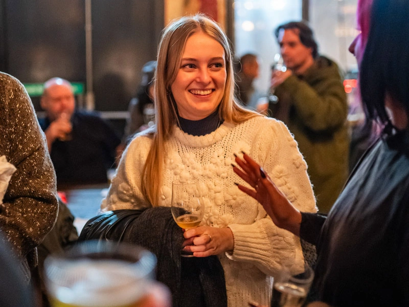 Perched along the River Thames near Kew Bridge, The Steam Packet boasts one of the most stunning riverside locations in West London. Named after the ships that once sailed past its doors since 1870, this pub offers a perfect spot to unwind, eat and drink after a stroll along the riverside. A unique venue where history, flavour, and unbeatable views come together.