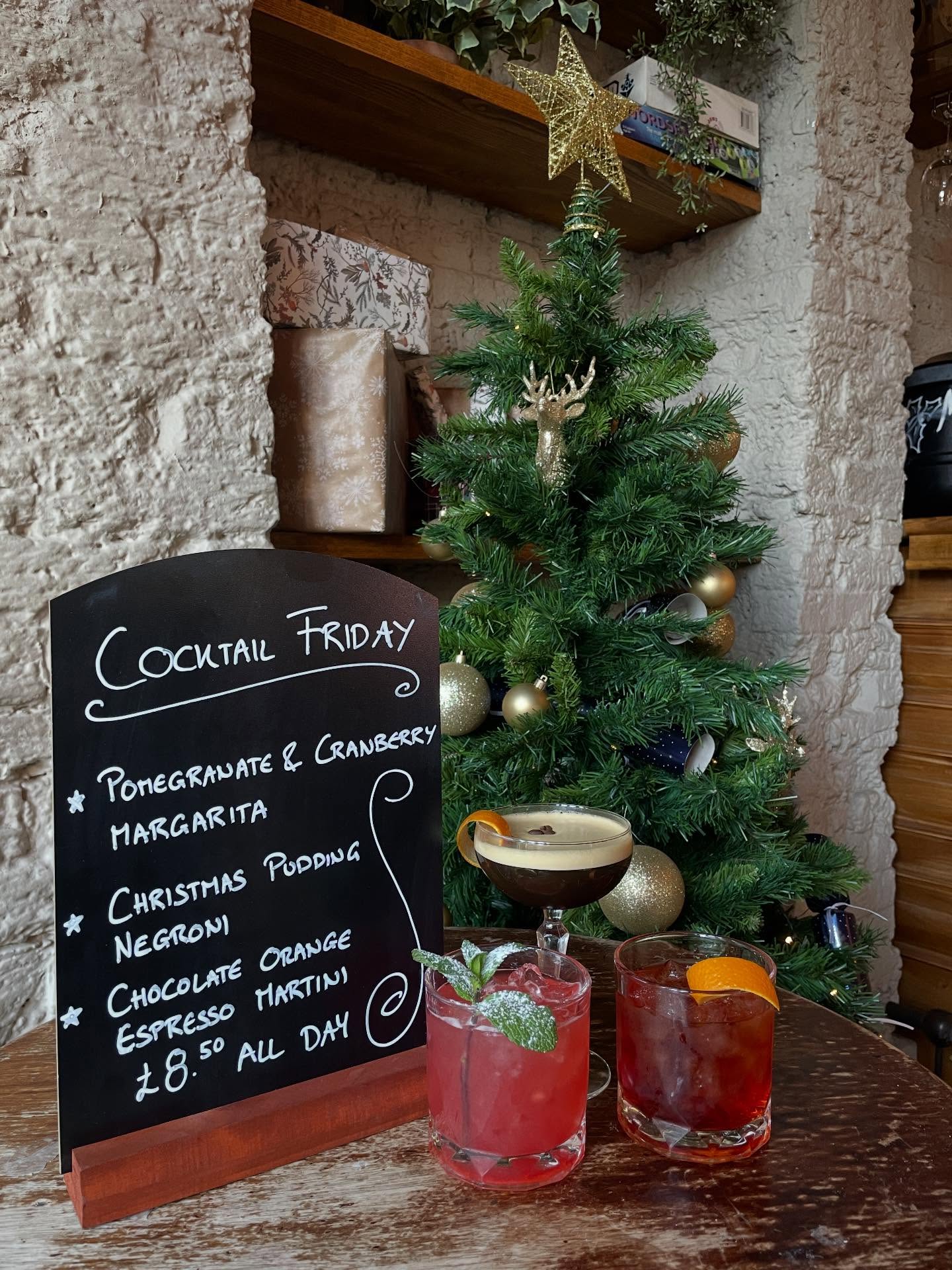 The festive cheer has landed for our cocktail specials! Christmas Pudding negroni, pomegranate & cranberry margarita and chocolate orange espresso martini. Come by and check them out £8.50 all day long!🦊🎄