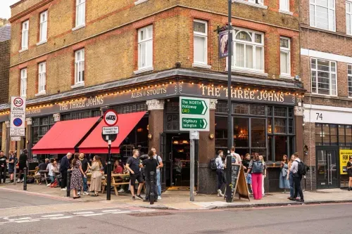 Join us at The Three Johns, our spacious, modern British pub on White Lion Street. We are a short walk from Angel Tube station, Angel shopping centre, and the buzzing Chapel market. We have lots of outside space to soak up the after-work sunshine and find your way over from the nearby Almeida Theatre. We serve a range of craft beers and boast a menu of award-winning pizzas.