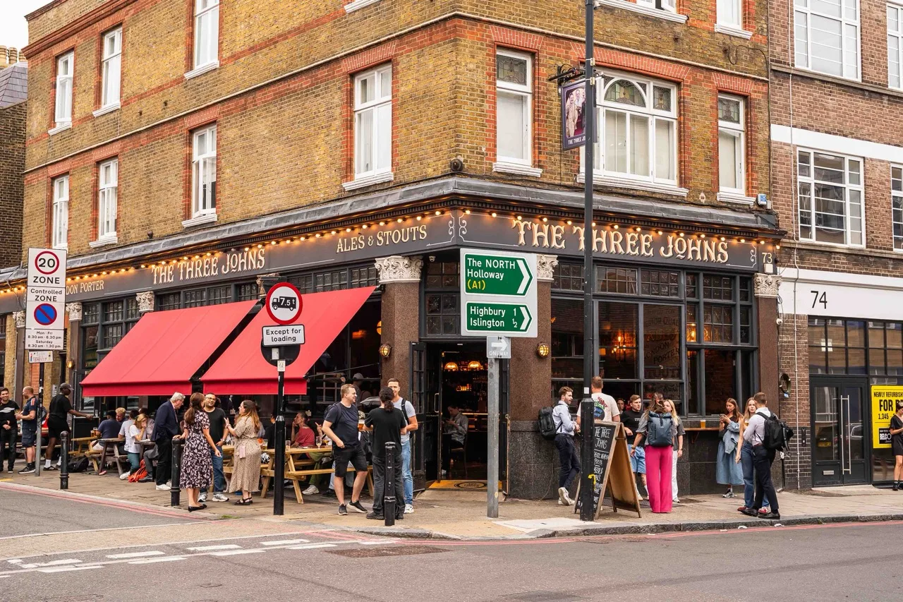 Join us at The Three Johns, our spacious, modern British pub on White Lion Street. We are a short walk from Angel Tube station, Angel shopping centre, and the buzzing Chapel market. We have lots of outside space to soak up the after-work sunshine and find your way over from the nearby Almeida Theatre. We serve a range of craft beers and boast a menu of award-winning pizzas.