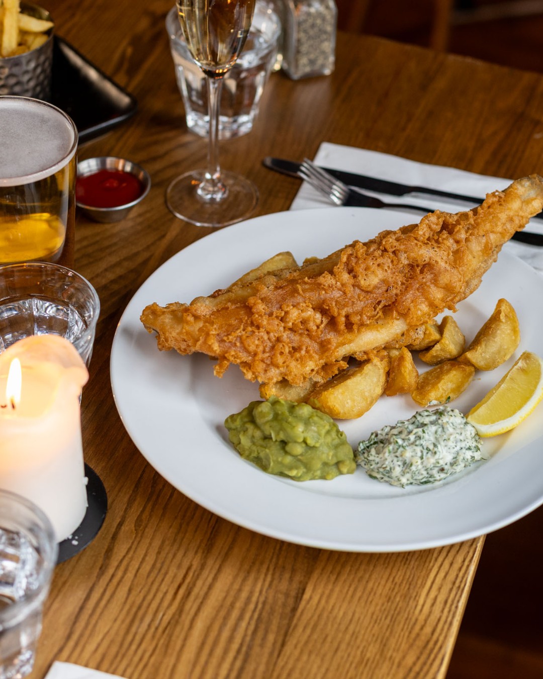 We can think of worse ways to spend your Monday evening...