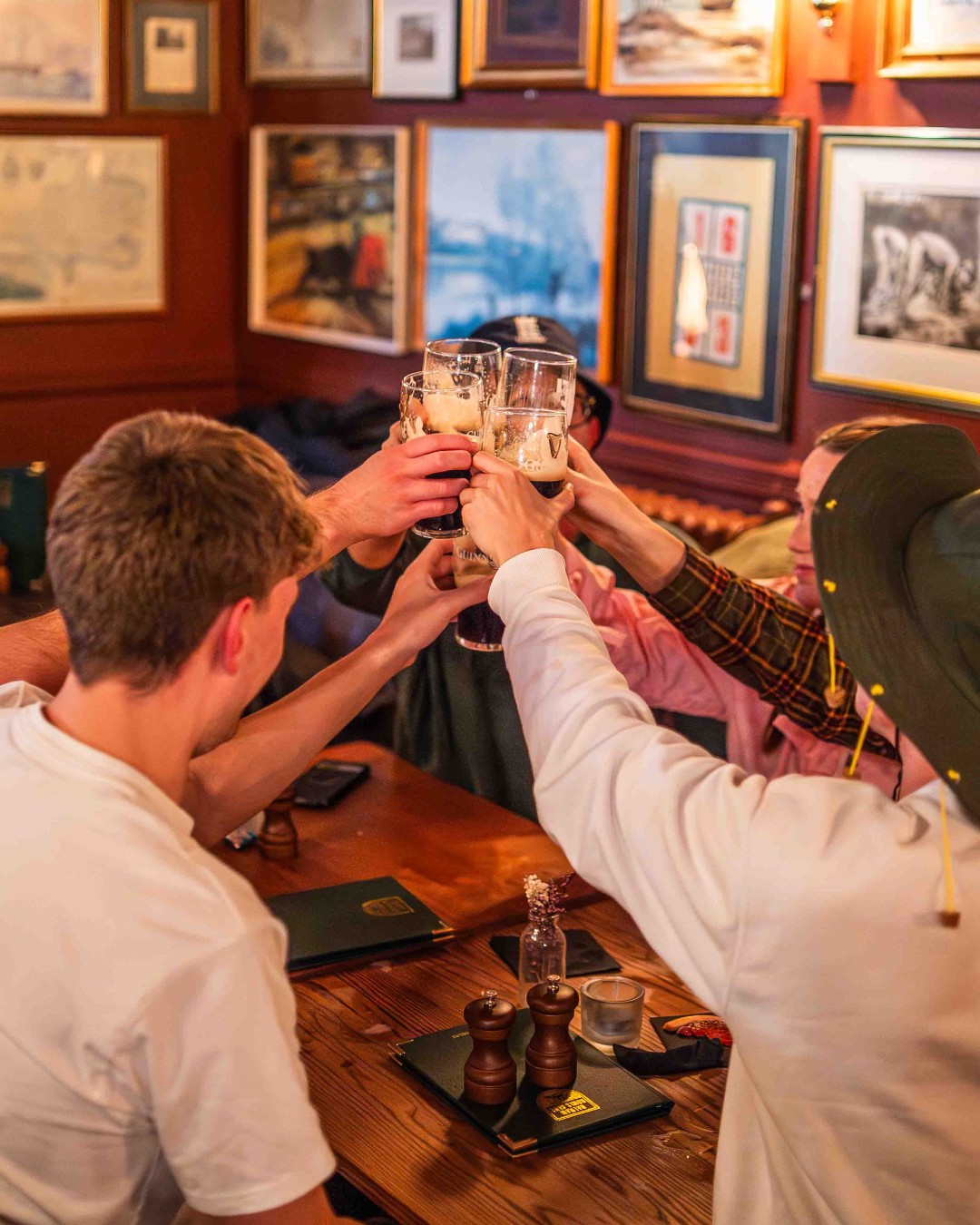 The Guinness' are raised in cheers and the bar is busy, which can only mean one thing... ENGLAND vs WALES, 4.40pm live on the screens 🏉