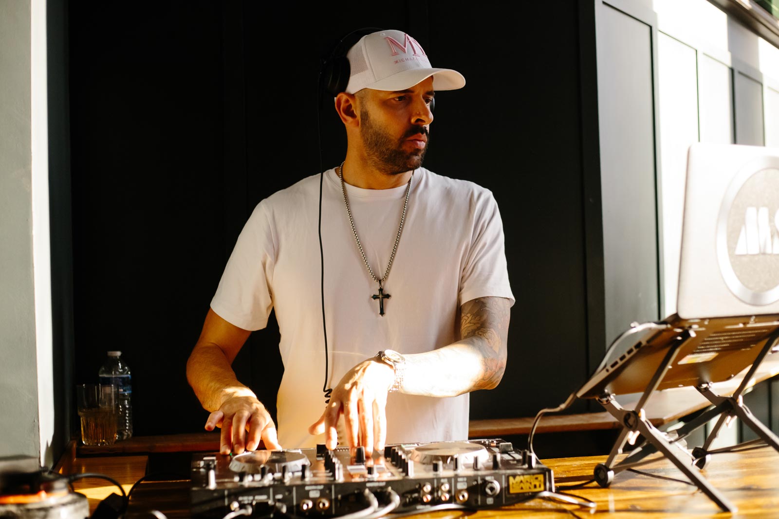 From Thursday to Saturday, The Gun in Spitalfields comes alive with beats from some of the best-known DJs around. Each night brings fresh vibes, killer tunes, and an atmosphere you won’t want to miss. Grab a drink, hit the floor, and let’s dance the weekend away!