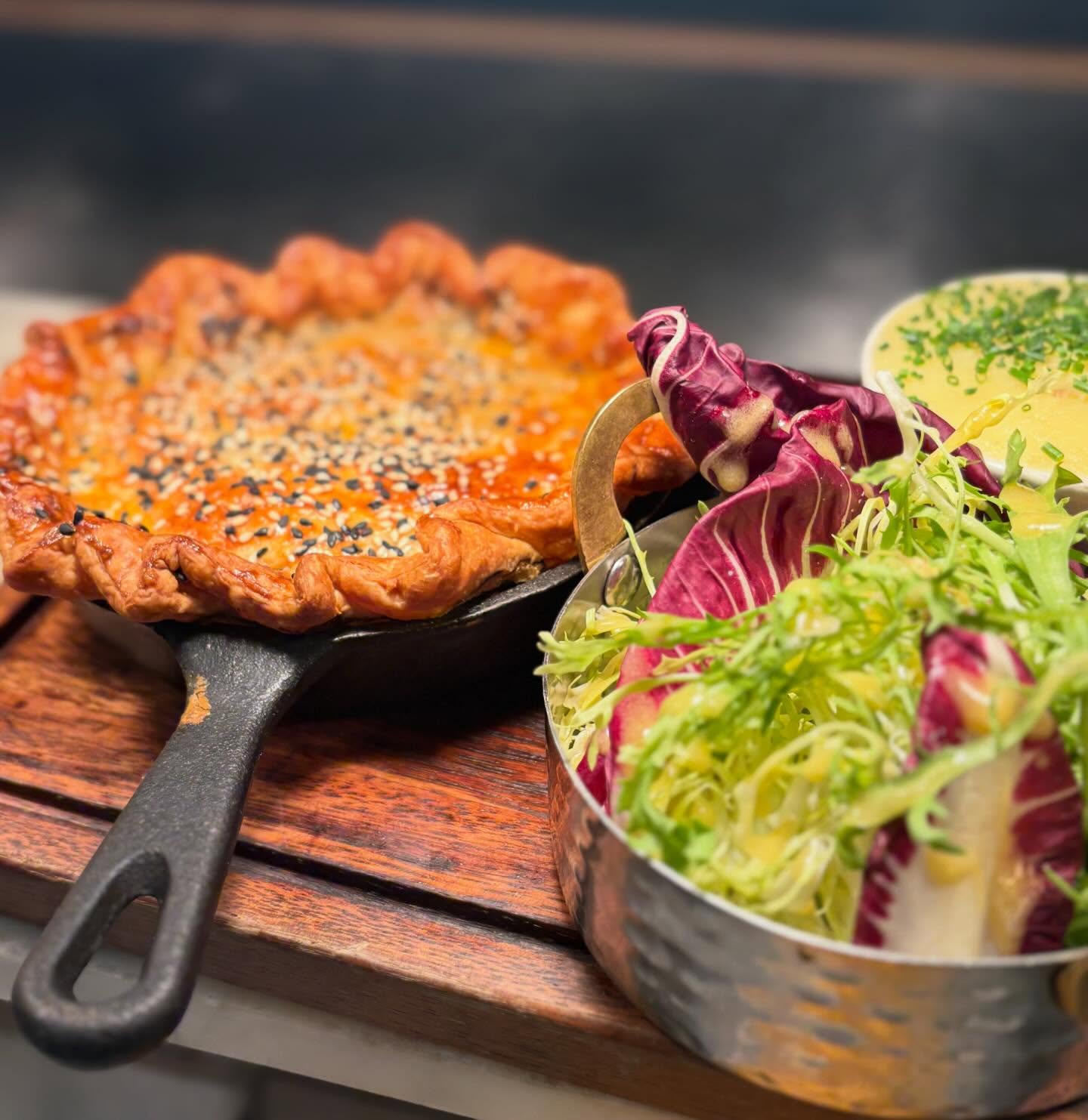 Our chicken tikka pie has become quite the local favourite… 🥧

Served with creamed potato and a bitter leaf salad, it really does hit all the right spots 👀

#thefoxatcrouchend #crouchend #pub