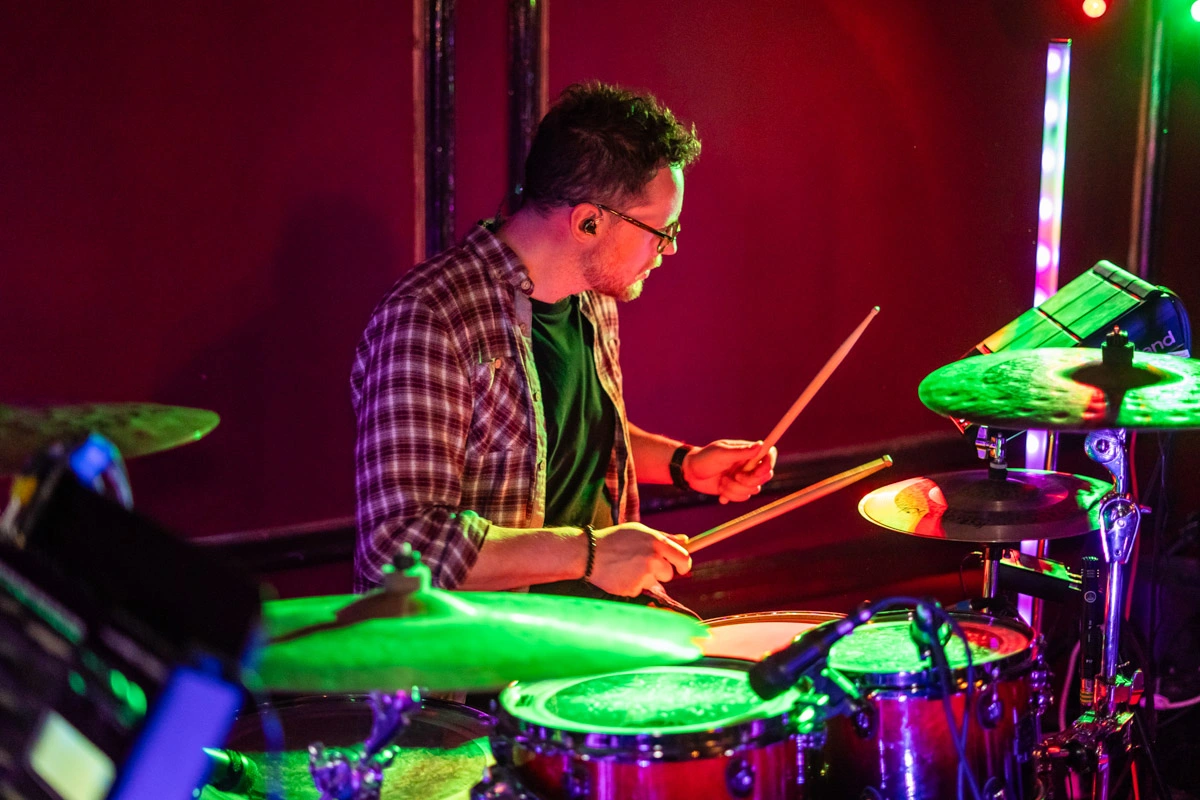 Join us at The Red Lion in Leytonstone for SHAKE THE HIGH ROAD, an all-day music and arts festival featuring live performances, DJs, and more.