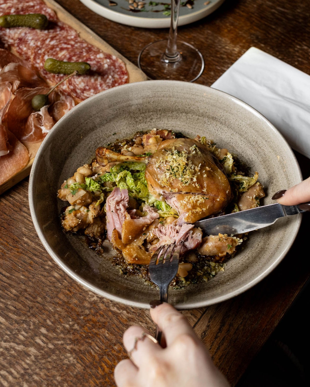 It's that time of the month again! Get yourself down here tonight for some good food and our infamous comedy night - more info on our website under the 'What's On' section (link in bio) 👉