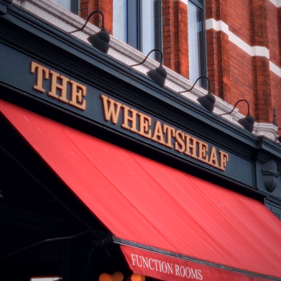 Join us for Super Saturday! Pull up a chair, grab a Guinness, and watch the final day of Six Nations! 
The party will continue in the evening with live music from the amazing @jamesormusic. Don't miss out!!

#supersaturday #sixnations #livemusic