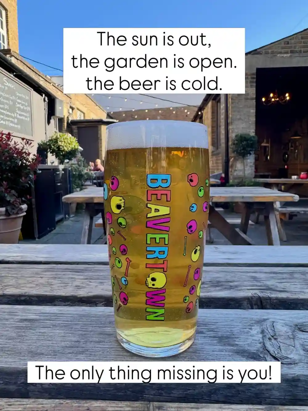 Finally the garden is in full swing! Plenty of seating available in the sun, and plenty of heaters for when it gets chillier later on!
see you soon!