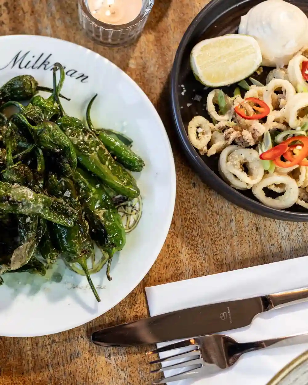 Fancy a light bite to line the stomach before Friday drinks? We've got you 🤝 

🌶️ Padrón peppers, smoked Maldon salt (vg)
🦑 Salt & pepper squid, basil aioli
🥚 Scotch egg, HP sauce
🍆 Aubergine, feta, hot honey, mint & coriander
🫒 Hummus, parsley & red onion salad, Kalamata olives, flatbread (vg)
🍗 Crispy chicken, Korean ketchup, chilli, spring onion, sesame
🧀 Fried halloumi, hot sauce, lemon mayo

A bit of everything… perfect for the table 🤝