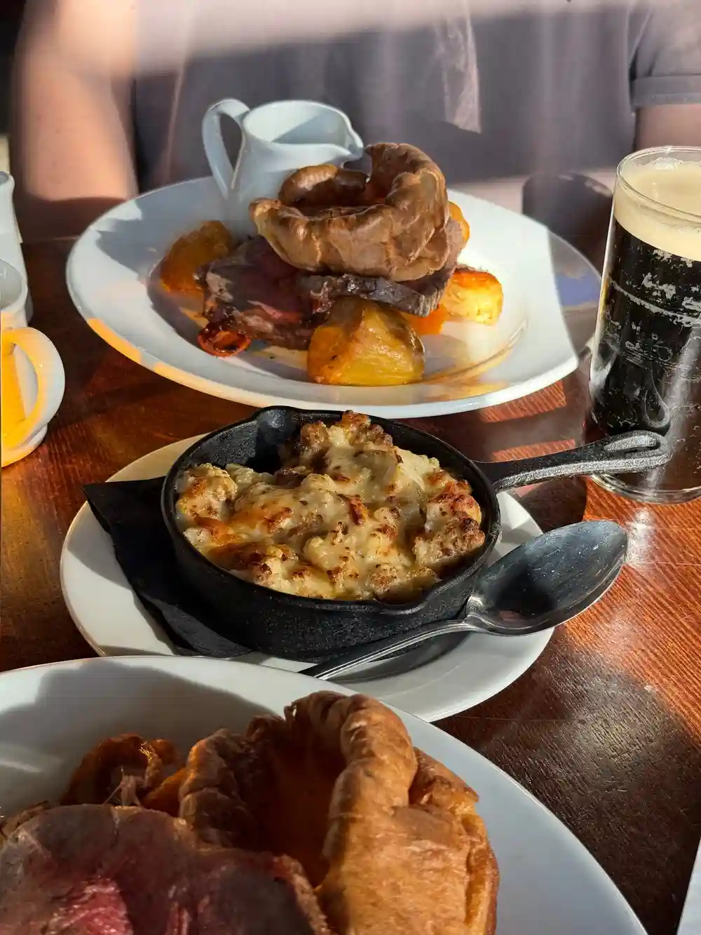 Get your roast fix from 12pm today with a mandatory cauli cheese.
⚽ Football on the telly's... what a perfect Sunday!