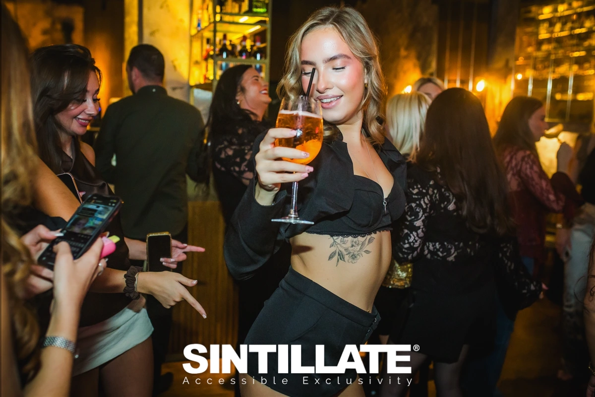 90 minutes of free-flowing drinks, delicious dishes, and live DJ vibes in Old Street 