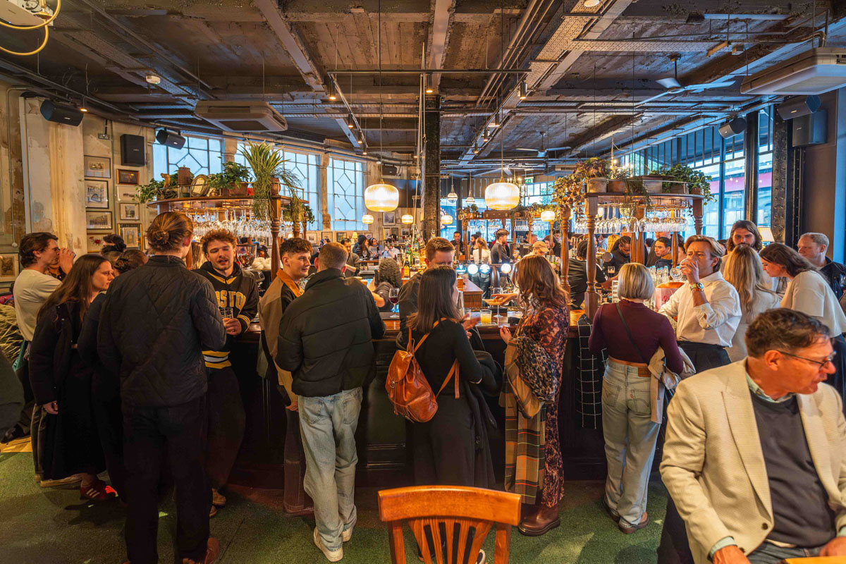 From mid-morning coffees to late-night cocktails, The Ferndale is a proper local pub made for every moment. With fantastic pizzas, select wines, beers and more, it's perfect for dinners, celebrations, and stylish get-togethers. 