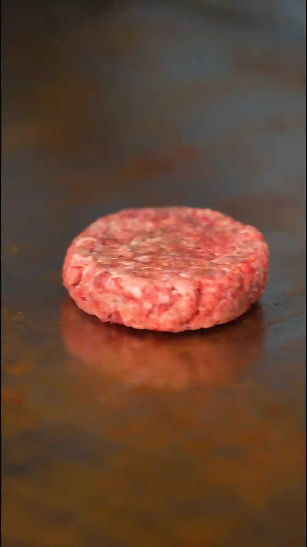 Made you hungry? 😋 
Our double smash burger with American cheese, pickles, burger sauce on a brioche bun and served with skin-on fries. Best paired with a cold one 🍺