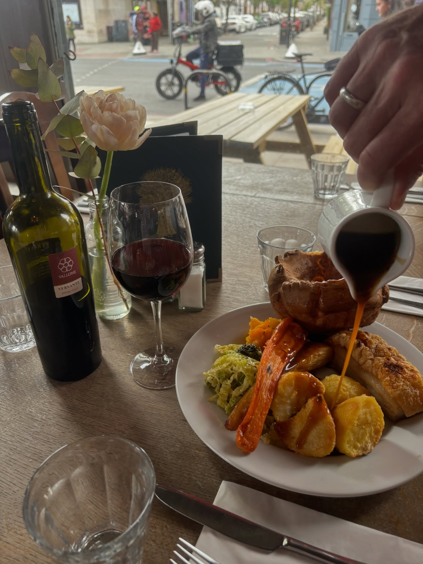 Our roasts are looking especially beautiful this afternoon - we serve up delicious feasts from 12 till 9!

We’re also showing both the Crystal Palace and Spurs games at 2, plus the Chelsea v Man City match at 4:30!

Don’t miss our pub quiz at 8pm too 🥳

#pubquiz #sundayroast #sundaylunch