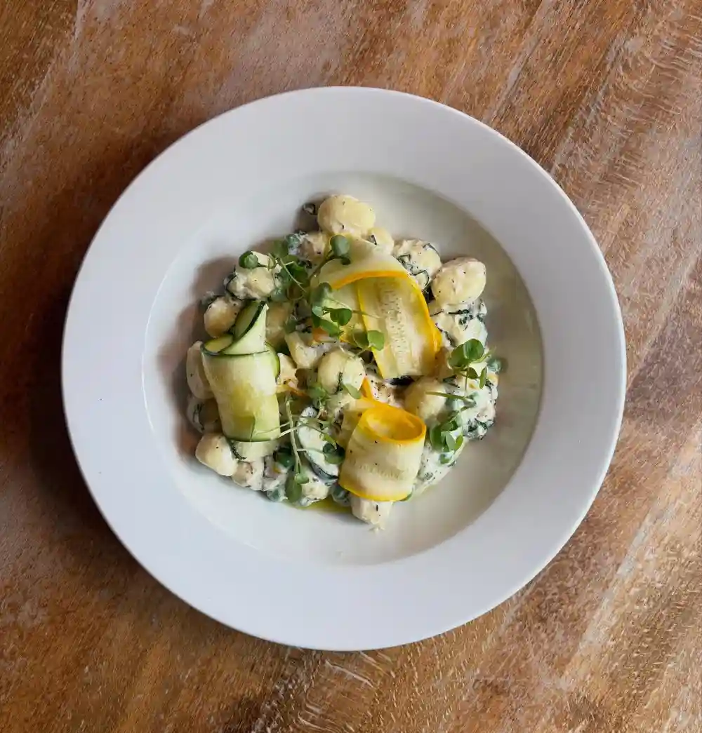This weeks special:
Pillowy gnocchi, roasted courgette, garden peas and a whipped lemon-ricotta sauce 🌿☀️
Complimented well by a crisp white wine and dose of sunshine 🔥