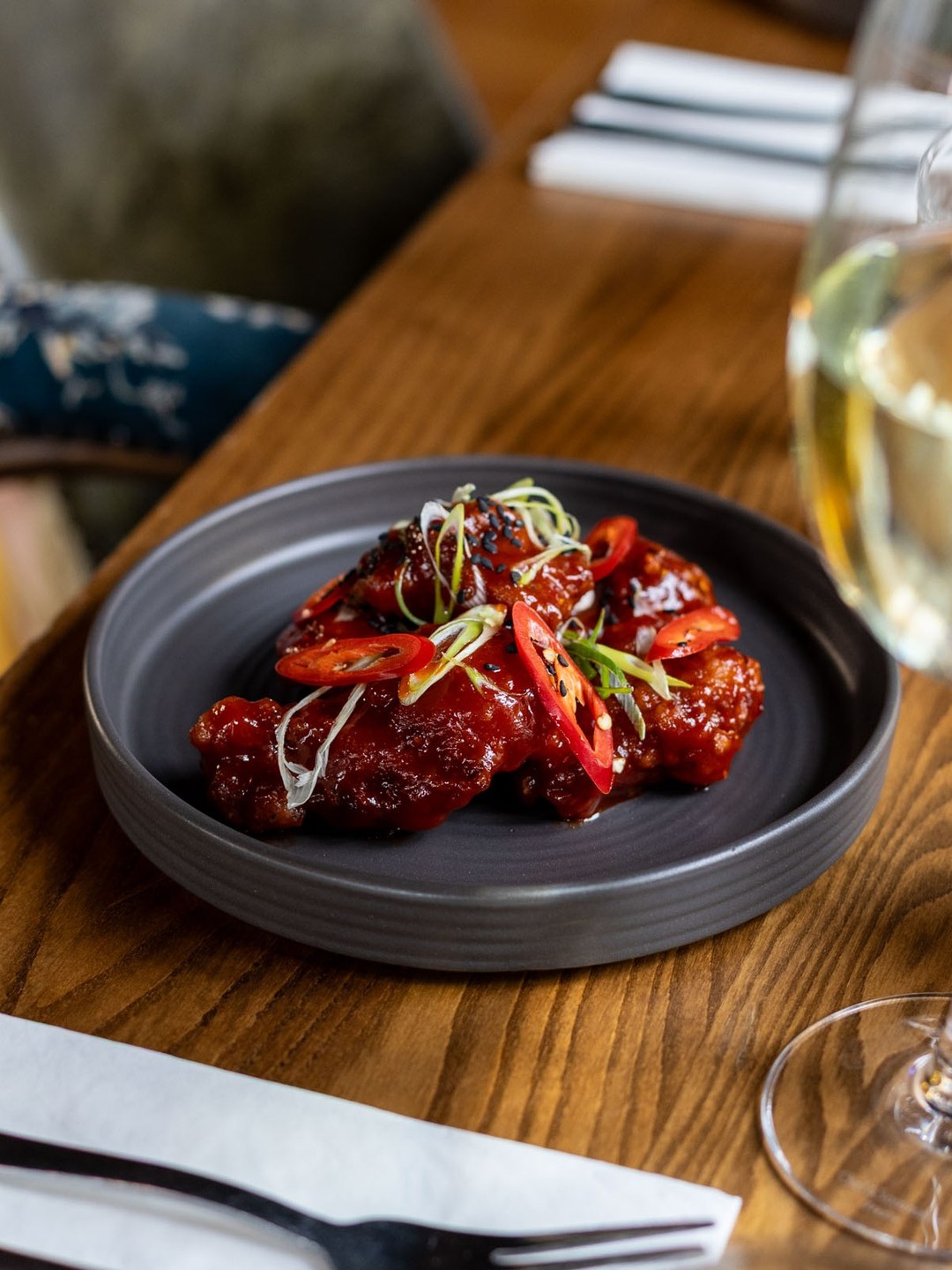 One of the delicious lighter bites on our menu: crispy chicken with Korean ketchup, chilli, spring onion,
& sesame seeds 🌶️