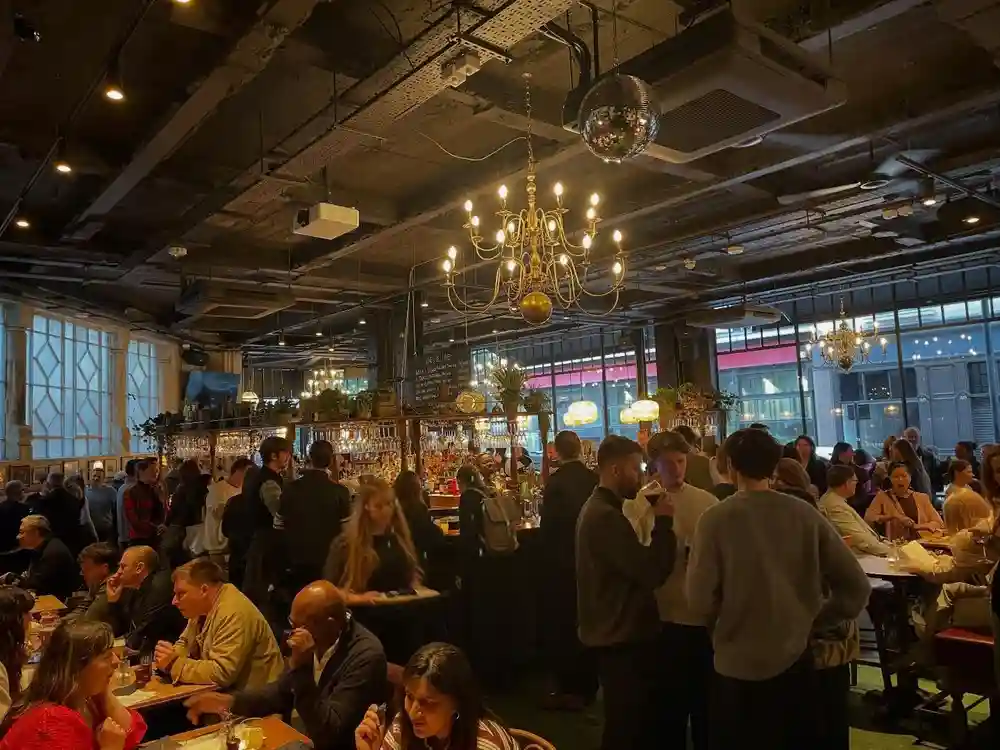 Pints, people and good times… ohh and some top tier music playing you into the night! 🍻🕺🪩