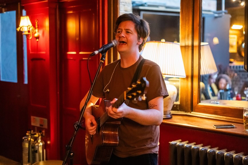 Bank holiday Sunday in the Antelope! Tooting’s best roast served from 12-9, Premier League on the screens, GAA live all day too! We will have Live Music: with James Orr from 3-6
And Sam Fraser from 8-late!
Grab your mates and get cosy, the Antelope is the play to be’
#SWlondon #tooting #maybankholiday #livemusic #beergarden