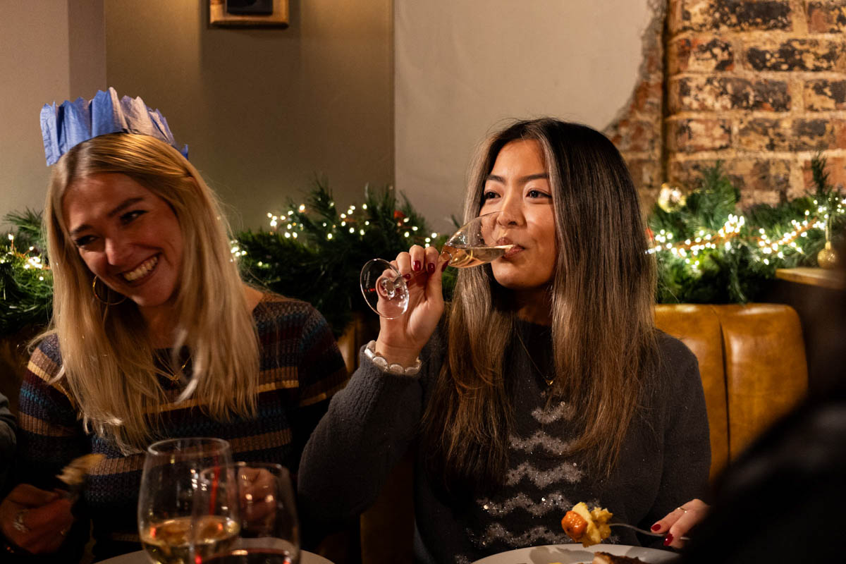 Book your Christmas party at The Roebuck in Chiswick and tuck into delicious food, festive drinks, and plenty of cheer. Bring your favourite people, make brilliant memories, and soak up the good vibes. Don’t miss out - secure your spot today!
