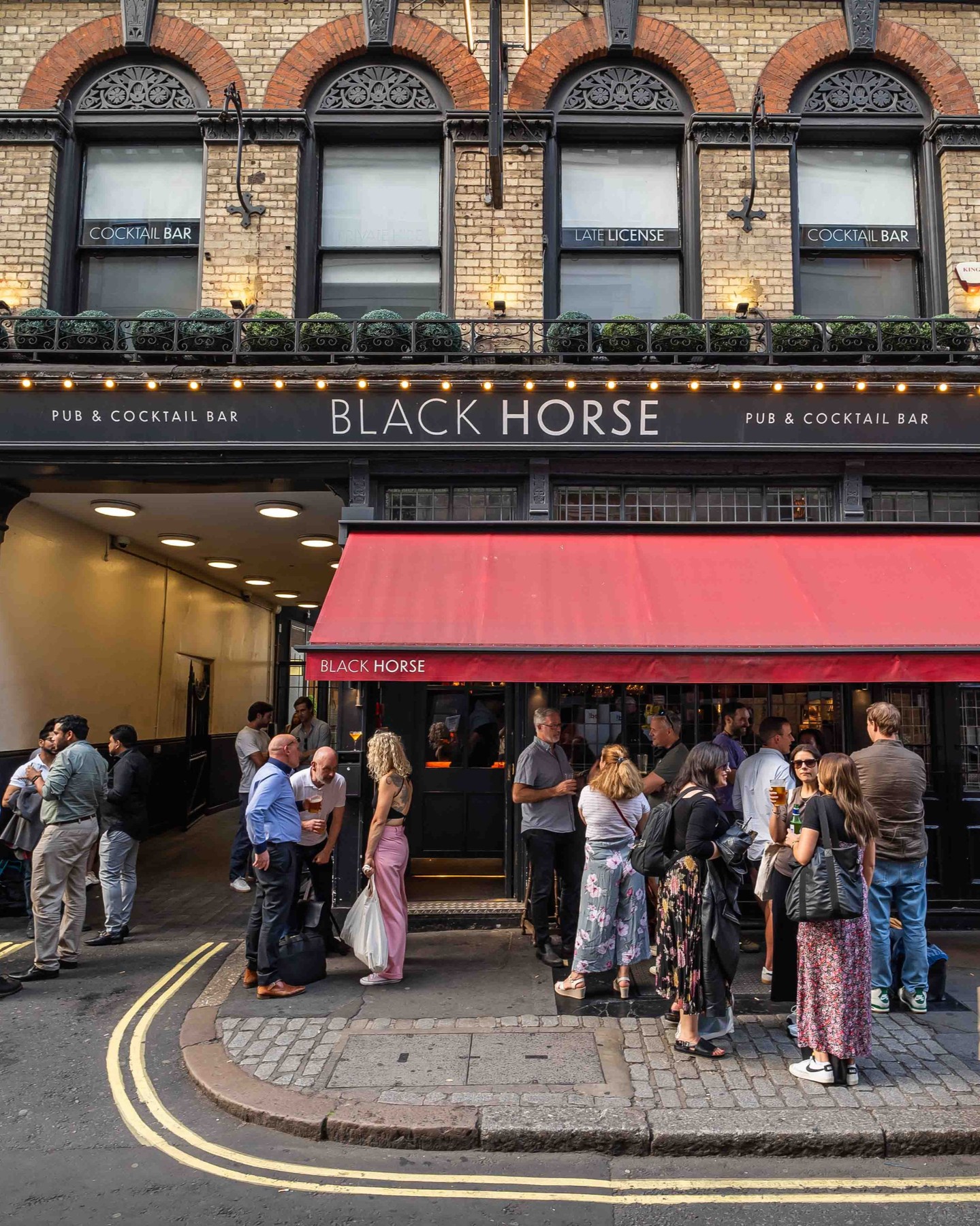 24 degrees and clear skies?! There's an after work drink with your name on it 🍸 👀