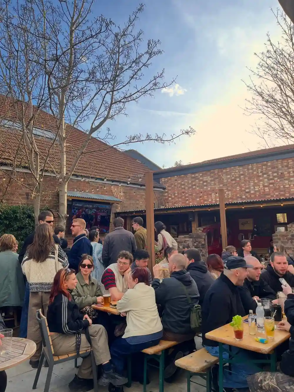 Bank holiday vibes ☀️ Book your space in our beer garden online!