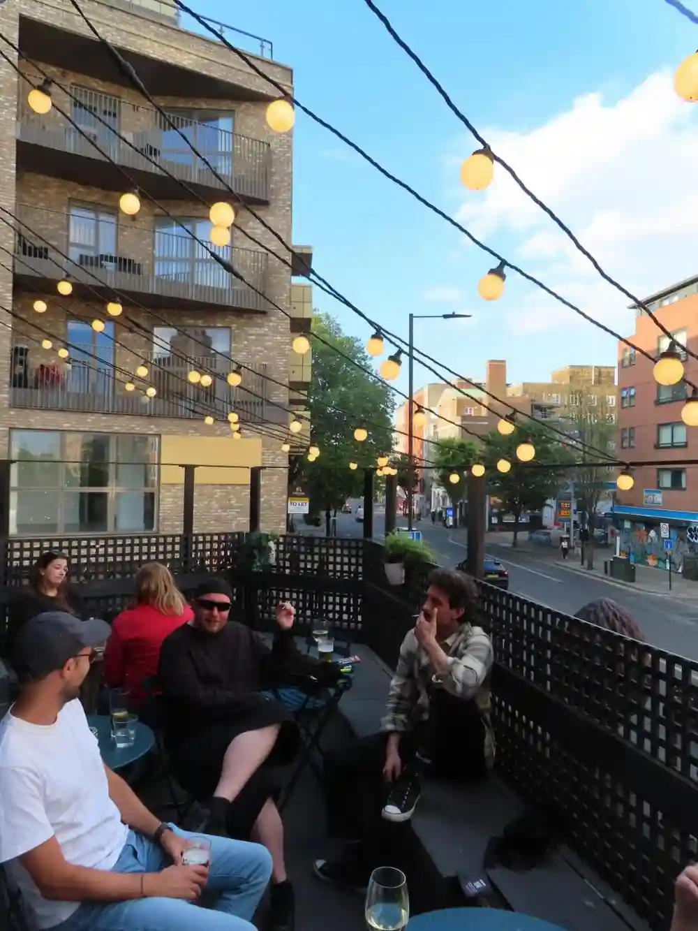 Cheeky drink on our terrace this week?
2 for £15 Spritzes Monday to Friday, and £7 Margs on Wednesday & Thursday will do the job 👌
#sunterrace #getspritzy #midweekmargs #beersandsunshine #londonfields
