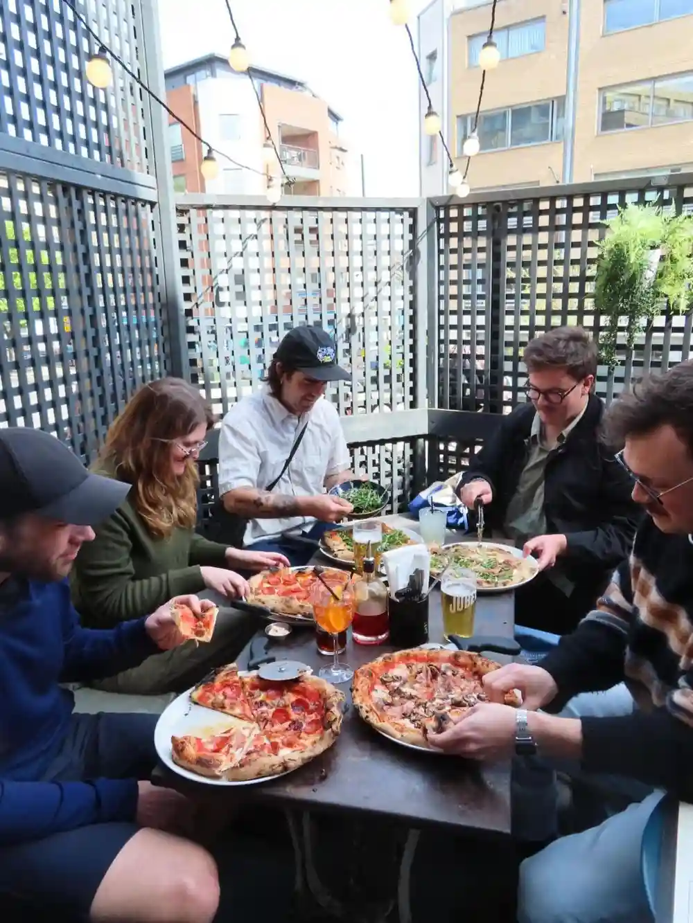 Our Rooftop Terrace - perfect for a few cheeky pizzas and drinks in the sun ☀️ 👌💯
#rooftopvibes #drinkswithfriends #drinksdrinksdrinks #vibes #hackney