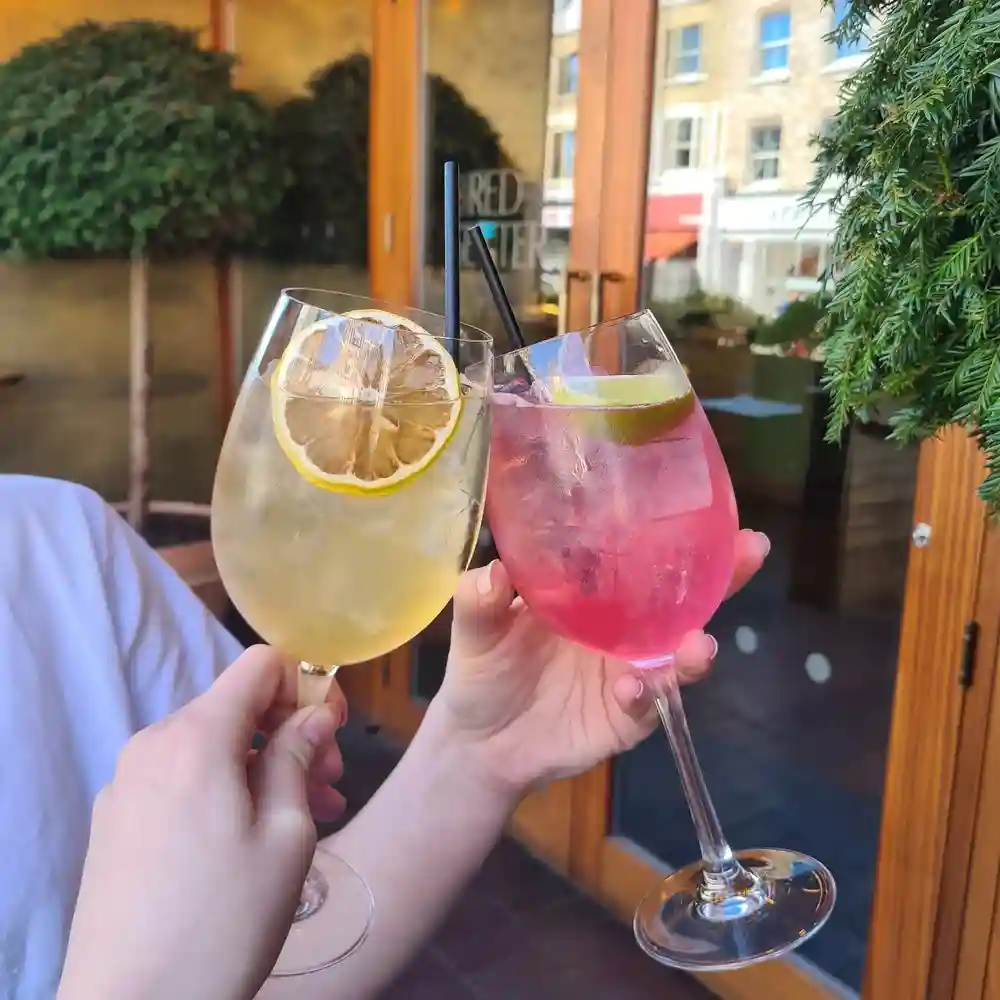 Take advantage of the beautiful weather and enjoy our new white peach, and passionfruit and guava spritzes on our lovely terrace!! 🍹🥂