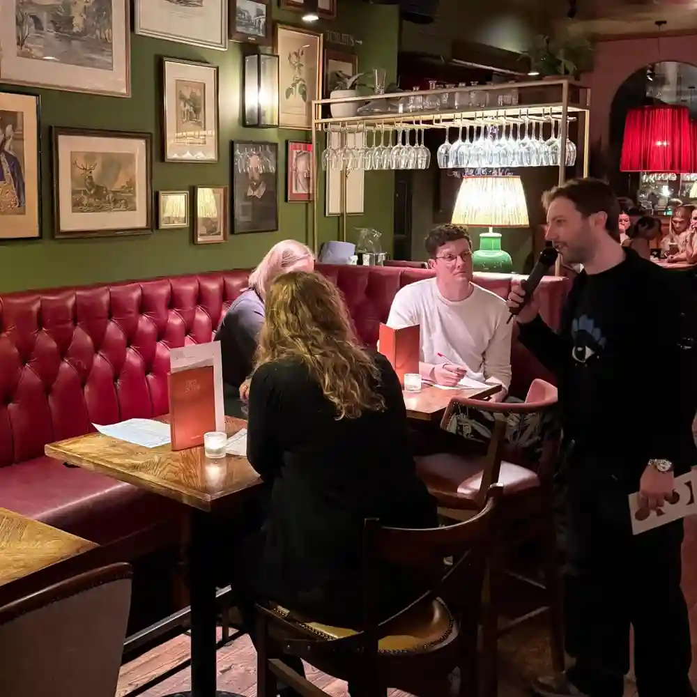 Big well done to everyone who joined us for Monday quiz night earlier in the week, especially our winners 🏆🍾!! See you tomorrow at half 7 for another wonderful evening!

@quizlivetonight
