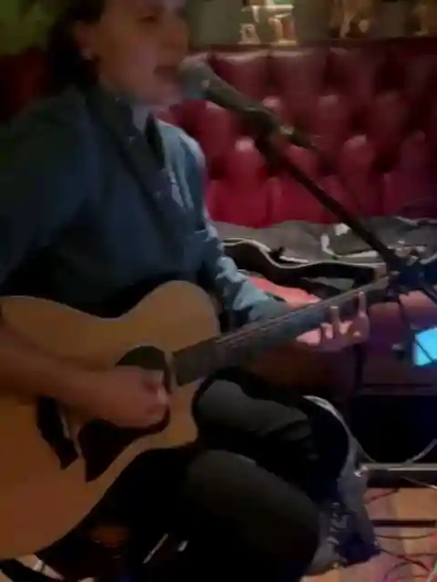 Throwback to last Friday when the wonderful @marelli.giulia and our lovely customers of Northcote Road joined us for our monthly music session!! 🎸💃