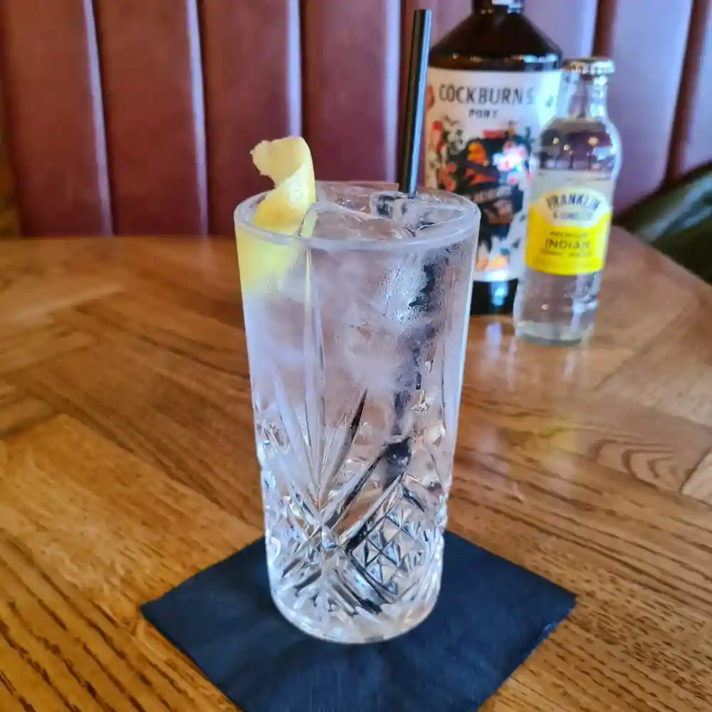 Give our new long and low cocktails a welcome! 

Featuring our Porto Tonico (white port and tonic), our Chilli Lemonade (Absolut tabasco, Fanta lemon, citrus)🌶🍋 and finally our Japanese Highball (Japenese whisky, Fortunella, pineapple and almond soda, citrus) 🍍