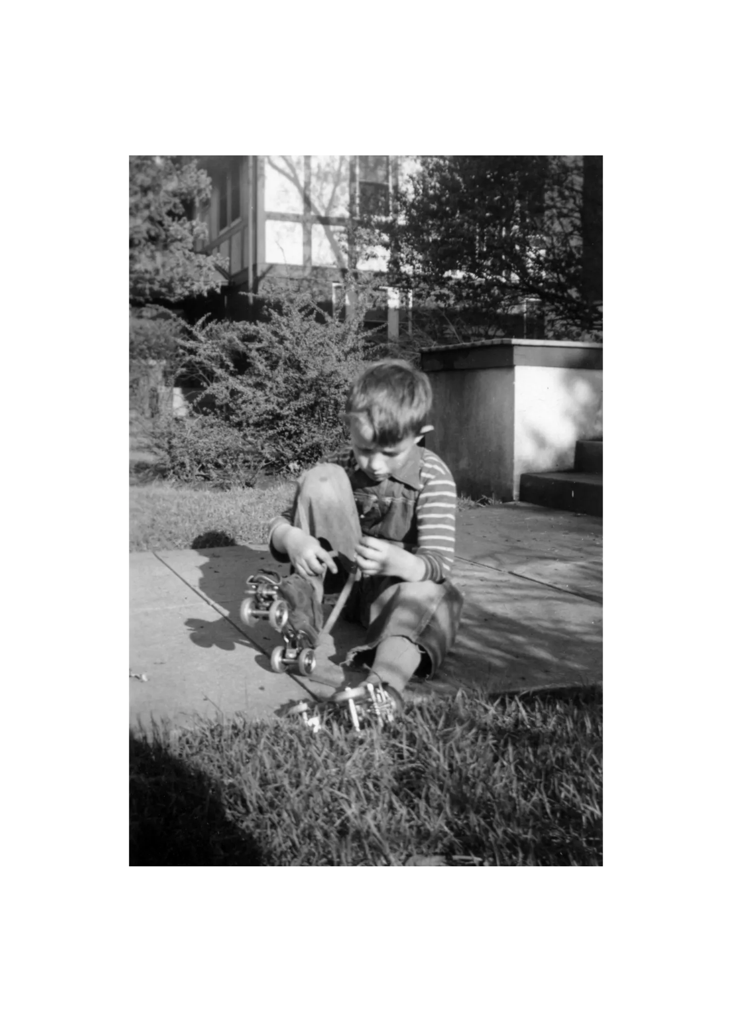 Denny Sanford as a young child putting on roller skates.