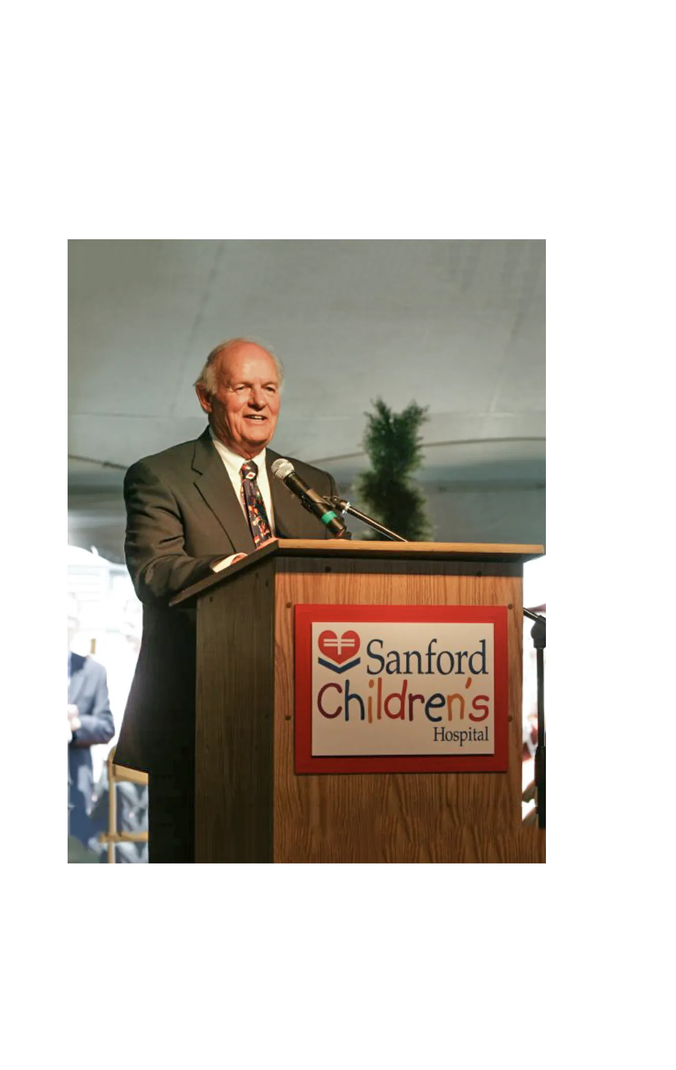 Denny Sanford speaking at Sanford Children's Hospital event.