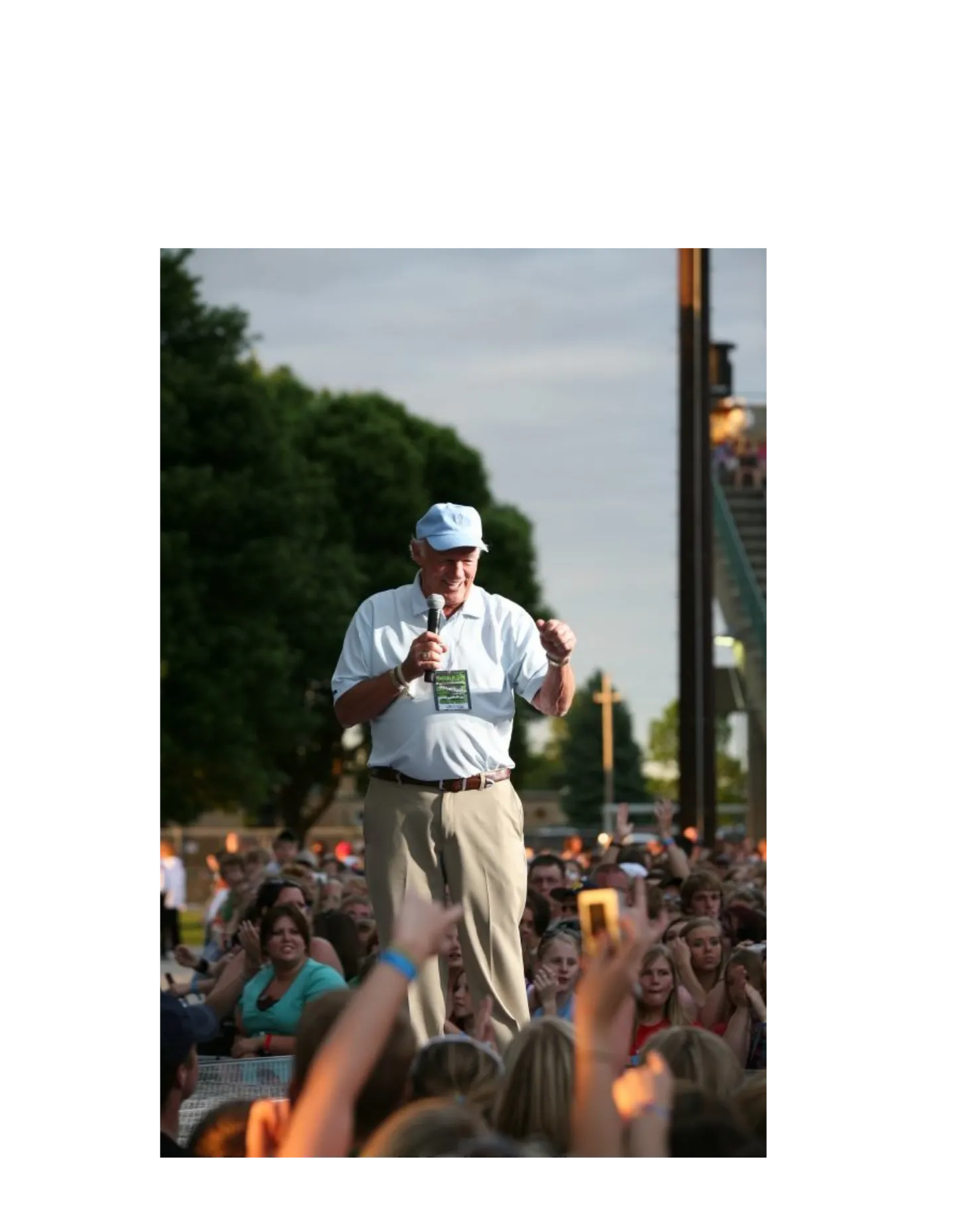 Denny Sanford speaking at large event.
