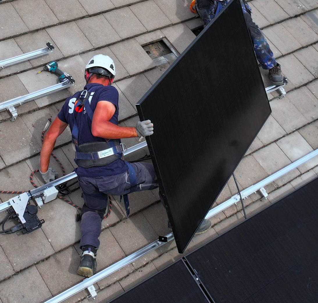 Techniciens Soli sur un chantier photovoltaïque