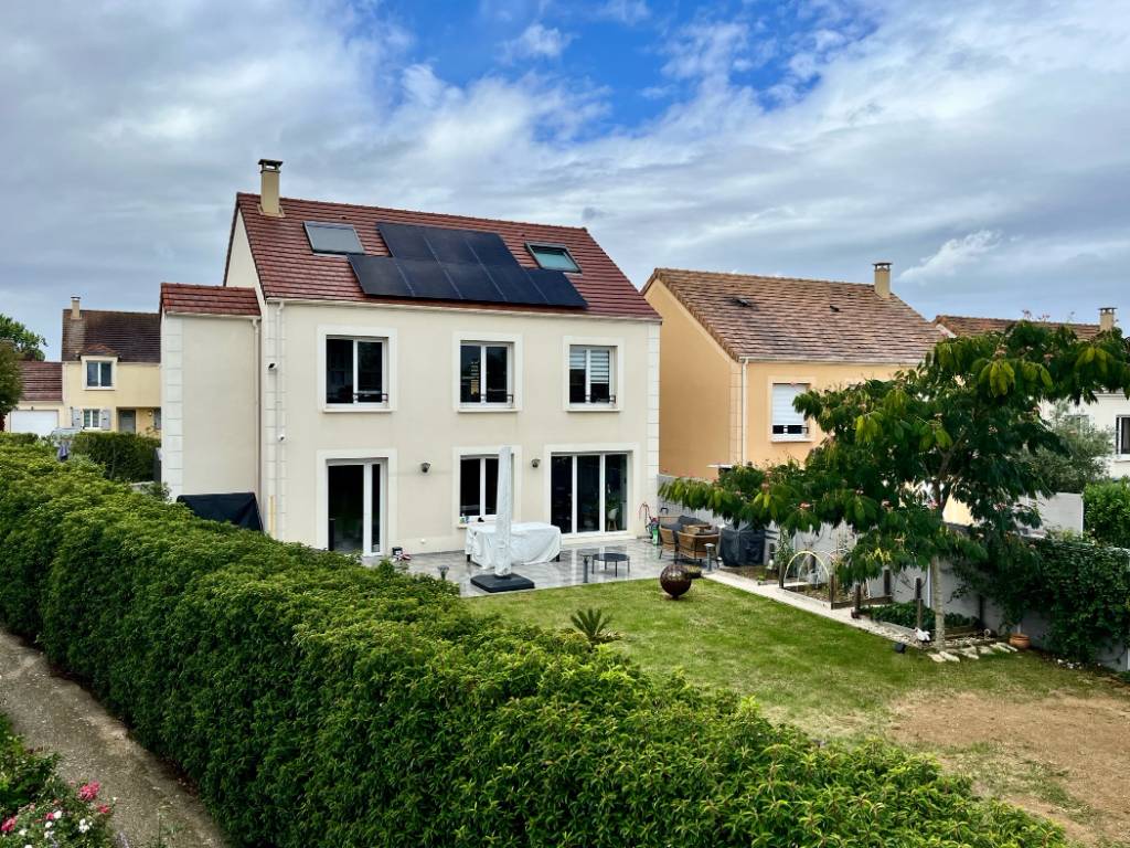 Installation photovoltaïque de 6 kWc à Plaisir (78) : un foyer passe à l’autoconsommation solaire avec batterie virtuelle