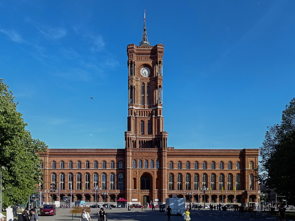 Napisy po polsku, po angielsku i po niemiecku